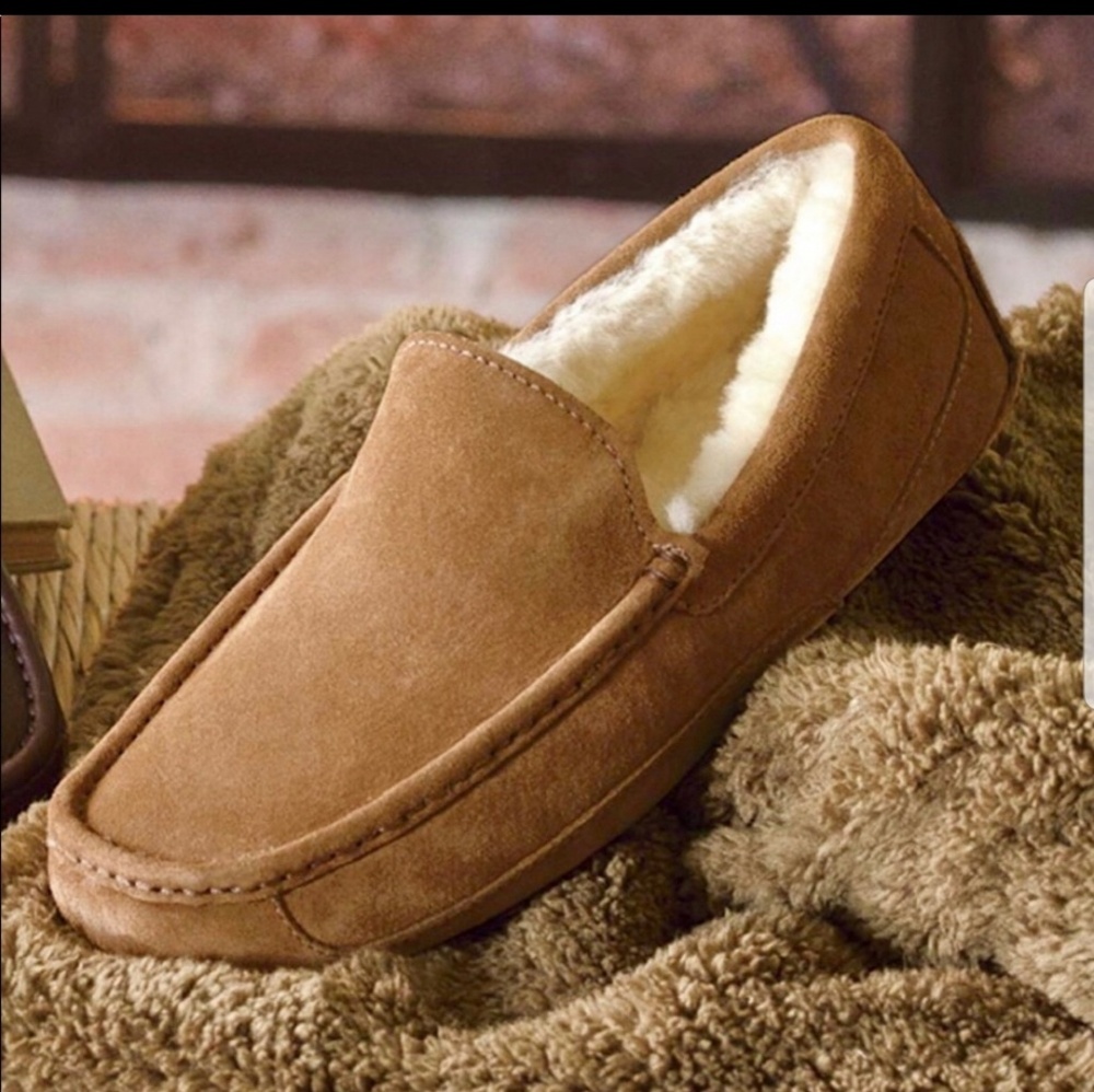 UGG Mascot Slipper (Model 1101110)